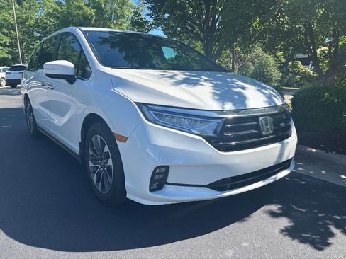 Used 2024 Honda Odyssey EX-L image 2