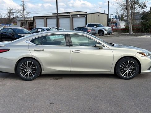 Used 2023 Lexus ES 350 w/ Premium Package image 7