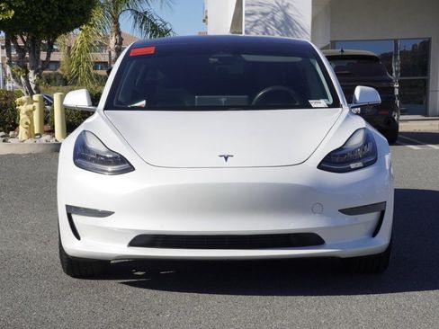 Used 2020 Tesla Model 3 Standard Range Plus image 9