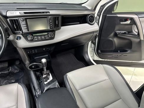 Used 2018 Toyota RAV4 Limited w/ Carpet Mat Package FWD image 24