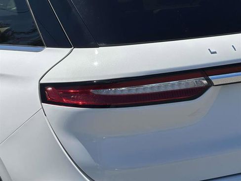 Used 2022 Lincoln Corsair AWD w/ Premium Package image 9