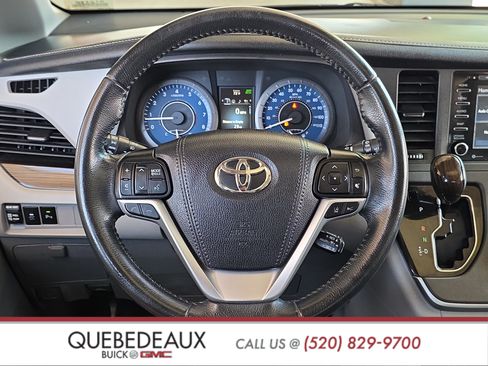 Used 2020 Toyota Sienna XLE w/ XLE Navigation Package FWD image 15