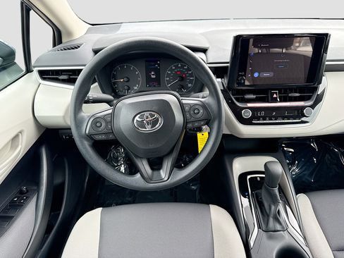 Used 2025 Toyota Corolla LE image 16