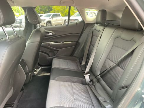 Used 2025 Chevrolet Trax LT FWD image 20