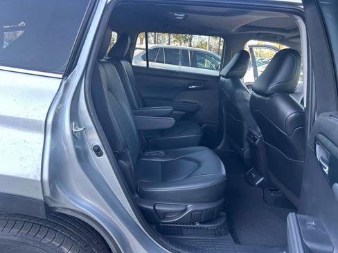 Used 2022 Toyota Highlander XLE image 10