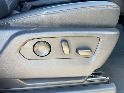 Used 2025 GMC Sierra 1500 SLT image 60