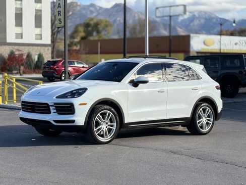 Used 2020 Porsche Cayenne AWD image 3