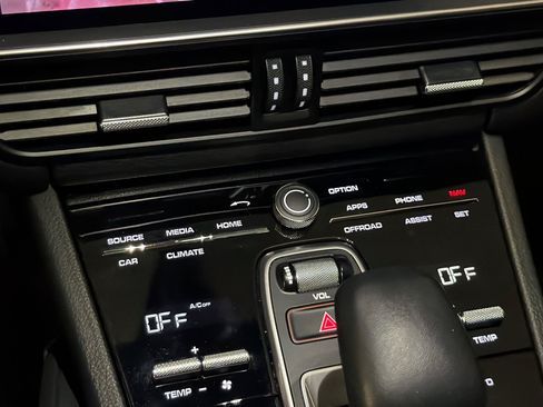 Used 2023 Porsche Cayenne Platinum Edition w/ Towing Package w/o Tow Ball AWD/4WD image 20