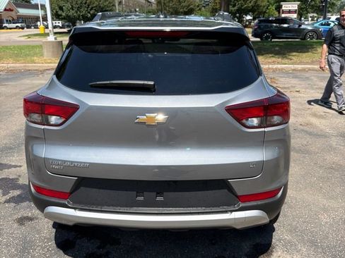 Used 2025 Chevrolet TrailBlazer LT AWD/4WD image 9