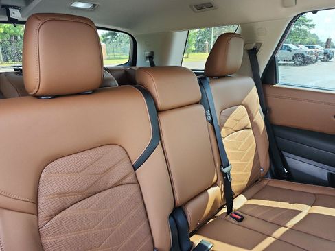Used 2025 Nissan Pathfinder Platinum w/ Cargo Package AWD/4WD image 8