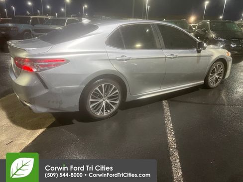 Used 2019 Toyota Camry L image 5