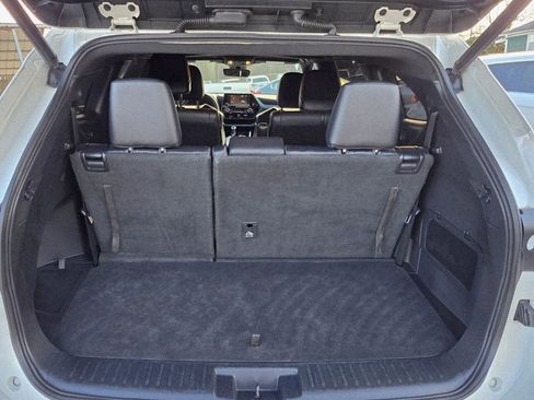 Used 2021 Toyota Highlander XSE image 13