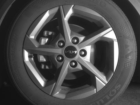 Used 2025 Kia K4 LXS image 12