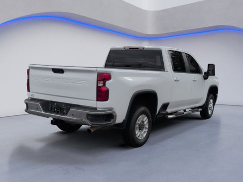 Used 2022 Chevrolet Silverado 2500 LT w/ Convenience Package image 9