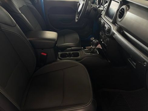 Used 2023 Jeep Gladiator Sport AWD/4WD image 4