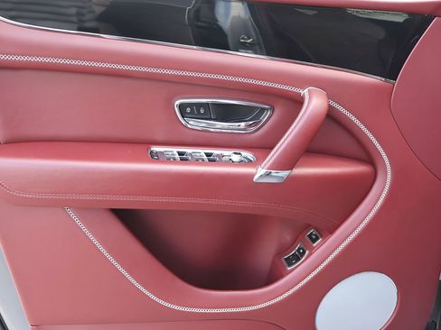 Used 2020 Bentley Bentayga image 12