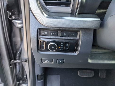 Used 2024 Ford F250 Platinum image 32