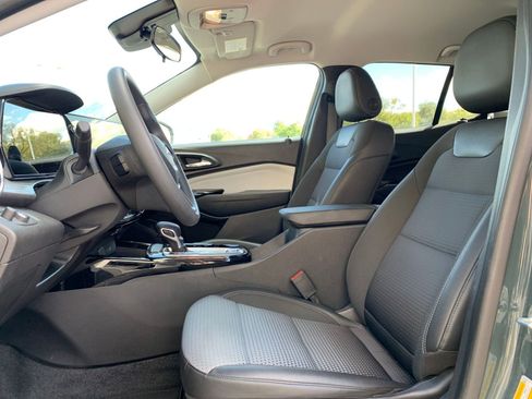 Used 2025 Chevrolet Trax LT image 24