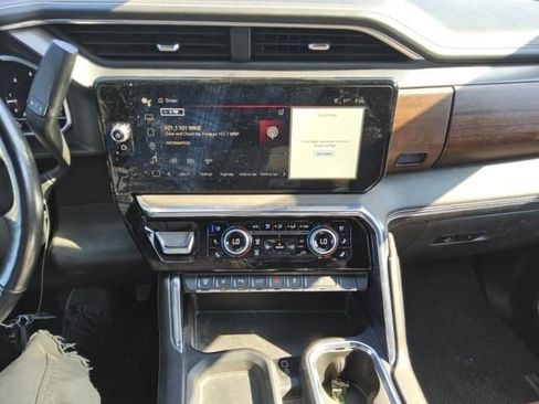 Used 2024 GMC Sierra 3500 Denali Ultimate AWD/4WD image 4