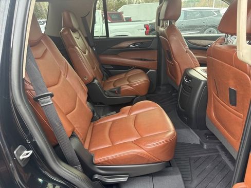 Used 2019 Cadillac Escalade Premium Luxury image 25