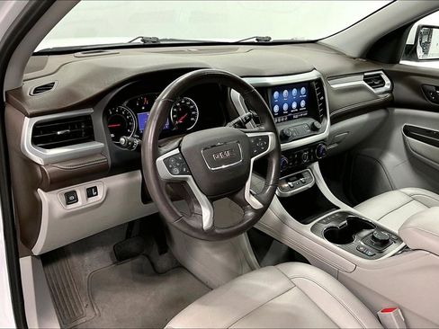 Used 2022 GMC Acadia SLT w/ Preferred Package FWD image 16