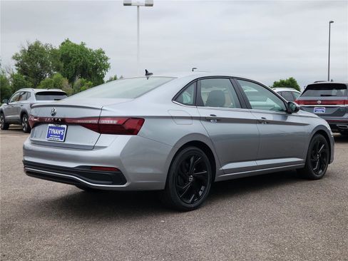 New 2025 Volkswagen Jetta SE image 3