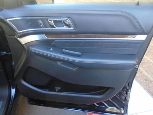 Used 2017 Ford Explorer Platinum image 42