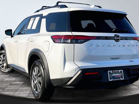 Used 2025 Nissan Pathfinder SV w/ SV Premium Package image 2