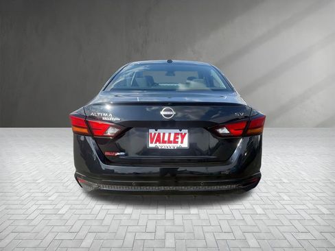 Used 2024 Nissan Altima 2.5 SV FWD image 4