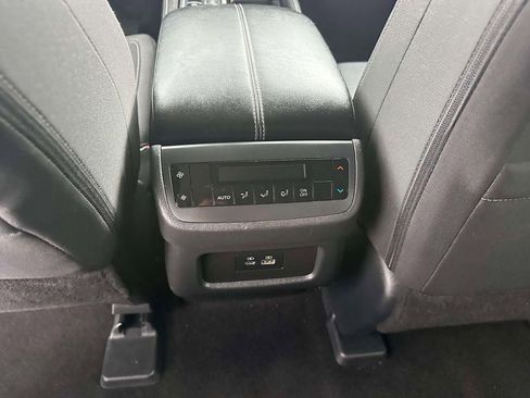 Used 2024 Nissan Pathfinder SV AWD/4WD image 12