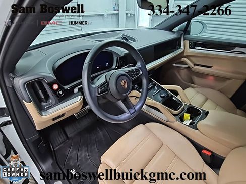 Used 2025 Porsche Cayenne Coupe image 11