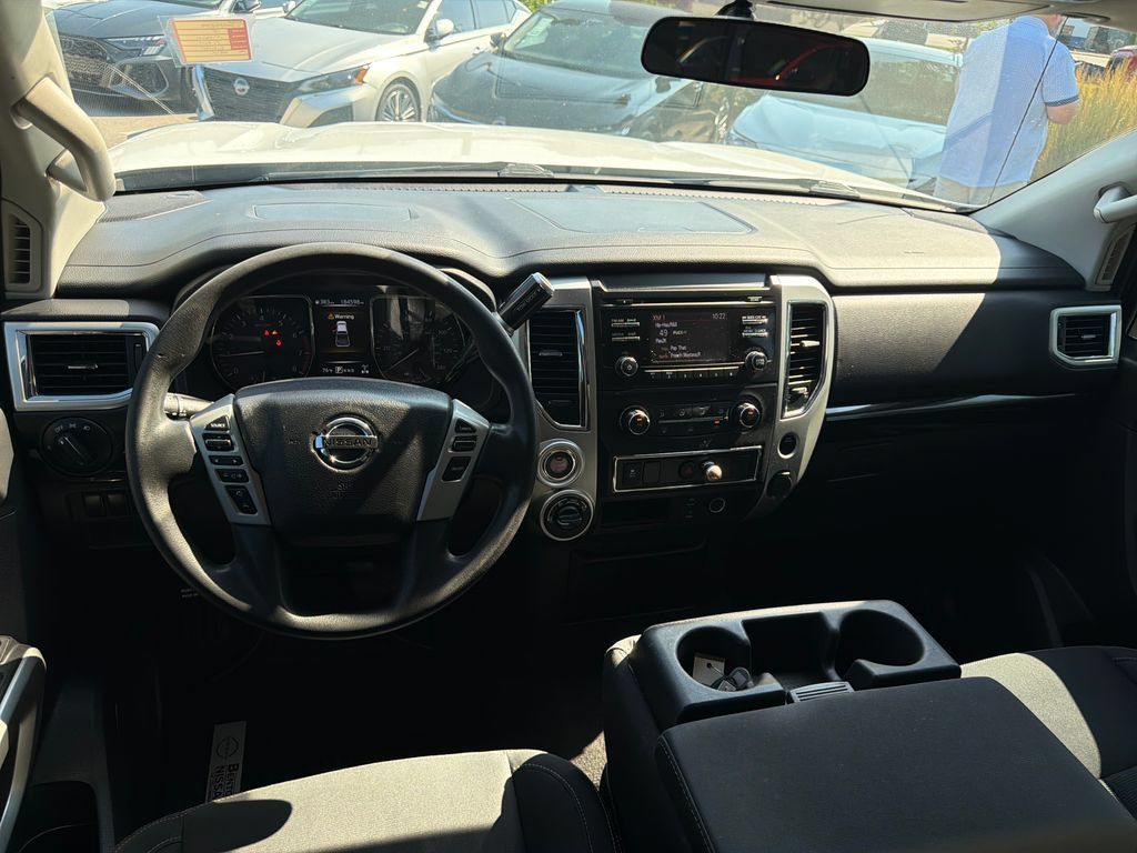Used 2018 Nissan Titan SV AWD/4WD image 19