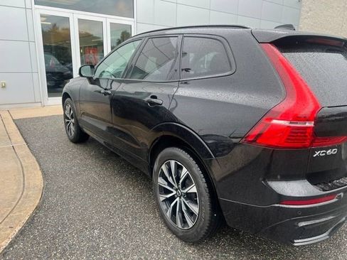Used 2025 Volvo XC60 B5 Core AWD/4WD image 2