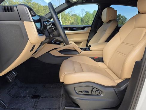 Used 2025 Porsche Cayenne S image 32