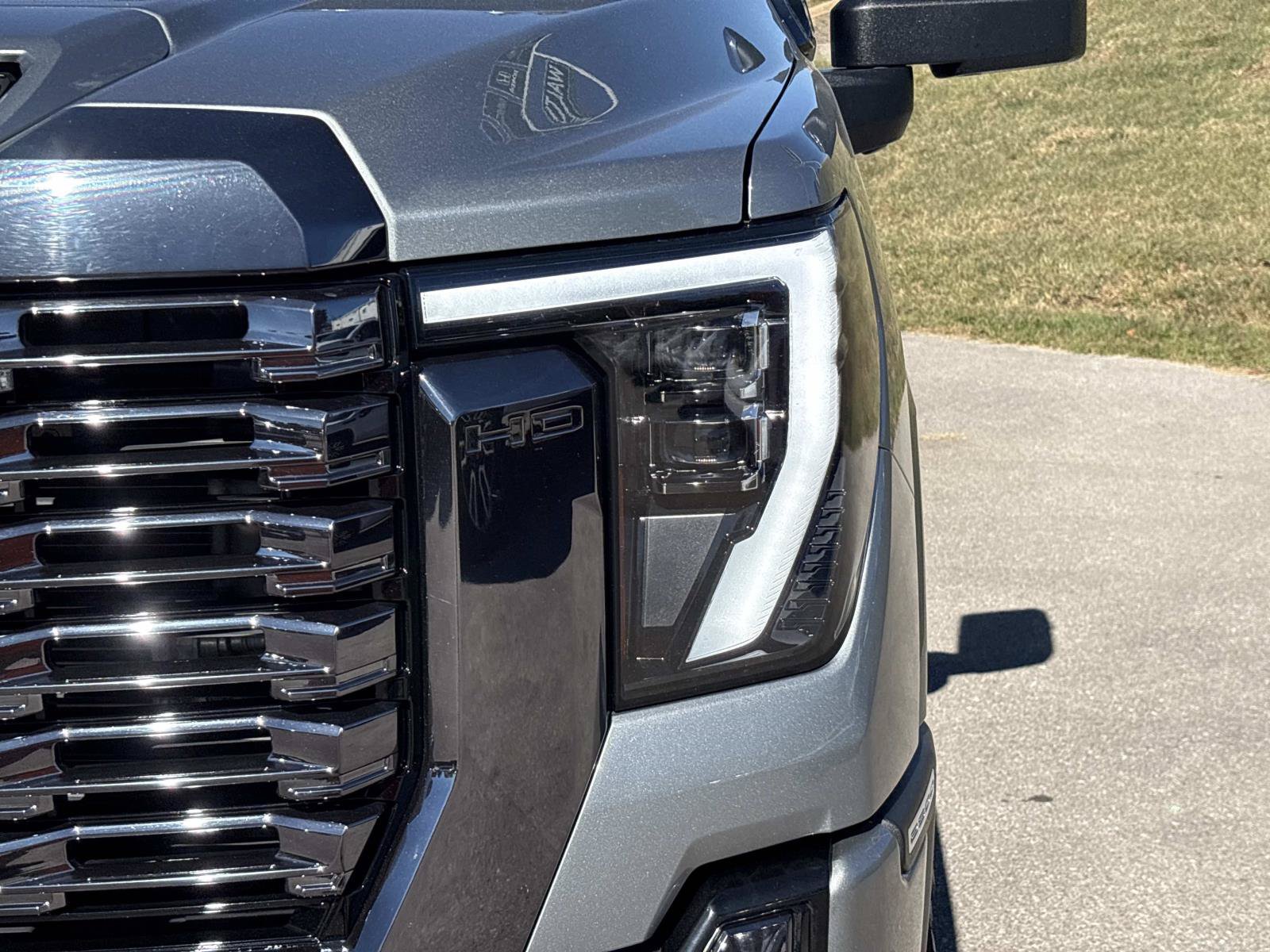 Used 2024 GMC Sierra 2500 Denali Ultimate AWD/4WD image 12