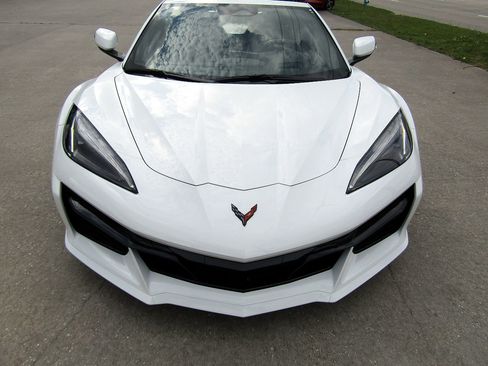 Used 2025 Chevrolet Corvette Z06 image 2