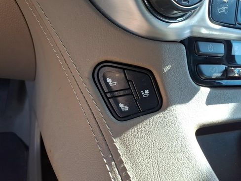 Used 2019 GMC Yukon XL SLT w/ Premium Edition AWD/4WD image 20