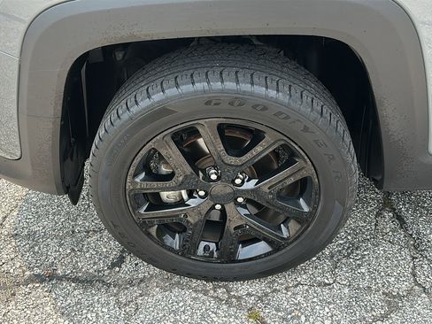 Used 2022 Jeep Renegade Altitude AWD/4WD image 9