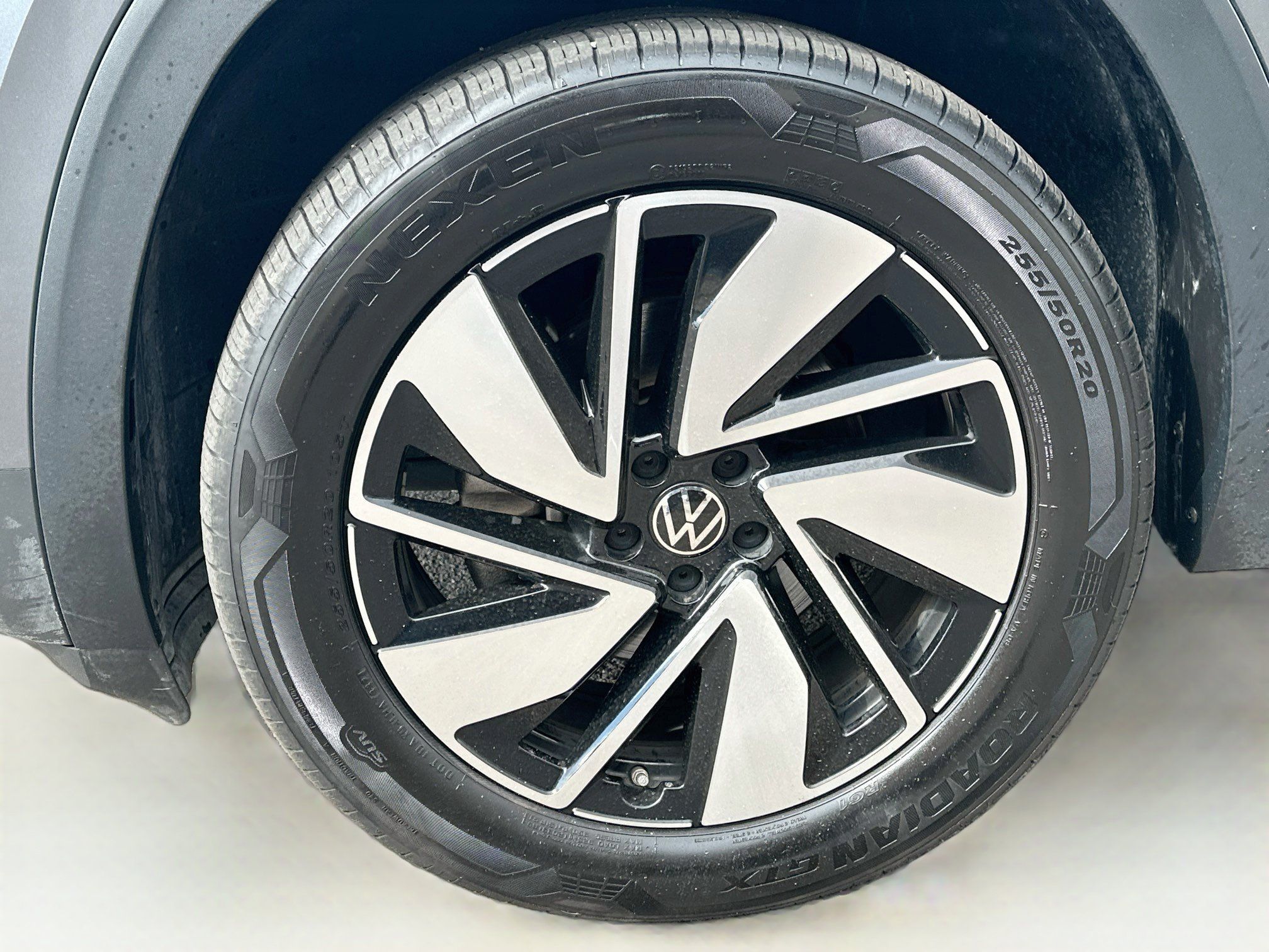 Used 2025 Volkswagen Atlas SE AWD/4WD image 11