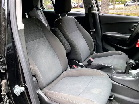 Used 2020 Chevrolet Trax LS image 28