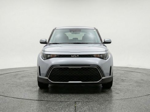 Used 2025 Kia Soul LX w/ LX Technology Package FWD image 2