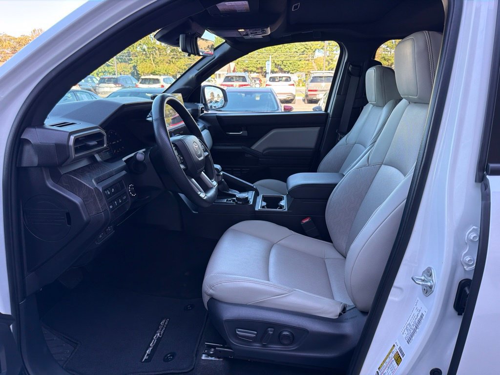 Used 2024 Toyota Tacoma Limited w/ Limited Package (LT) AWD/4WD image 13