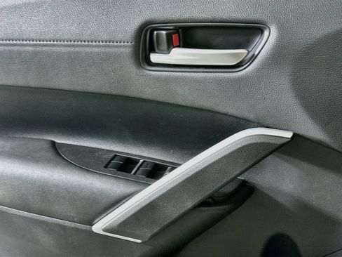 Used 2024 Toyota Corolla Cross XLE FWD image 15