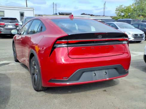 Used 2023 Toyota Prius LE image 5