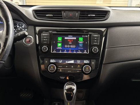 Used 2020 Nissan Rogue SV w/ Sun & Sound Touring Package FWD image 19