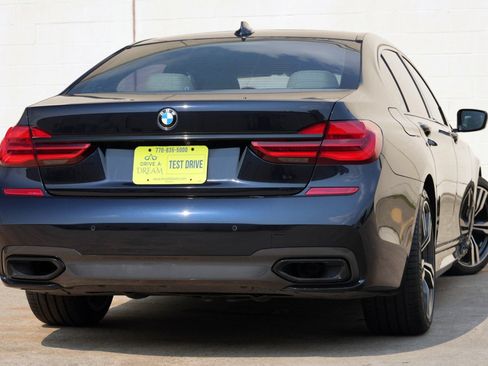 Used 2019 BMW 740i w/ M Sport Package RWD image 5