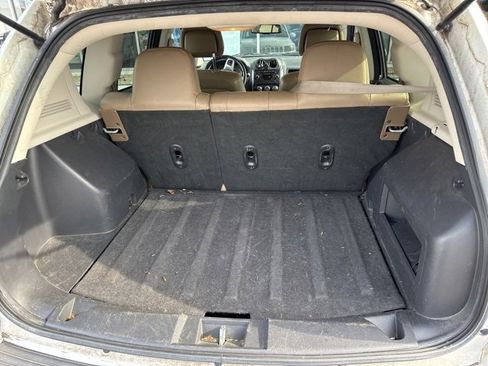 Used 2016 Jeep Compass Latitude image 13