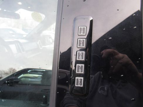 Used 2019 Ford F150 XLT w/ Equipment Group 302A Luxury image 21