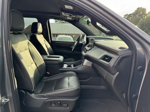 Used 2021 Chevrolet Suburban Premier w/ Premium Package RWD image 20