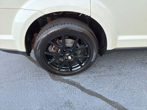 Used 2019 Dodge Journey SE FWD image 16
